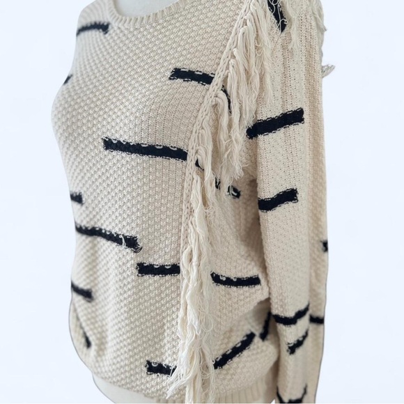 Lucky Brand Womens White Fringe Asymmetrical Western Boho Bohemian Sweater Small - Picture 2 of 4